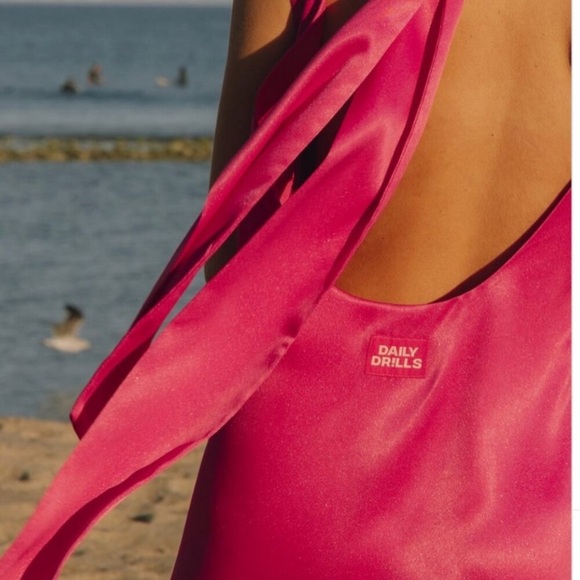 NWT DAILY DRILLS Silky Backless Maxi Dress Gown with Neck Tie Hot Pink Party - Picture 10 of 11